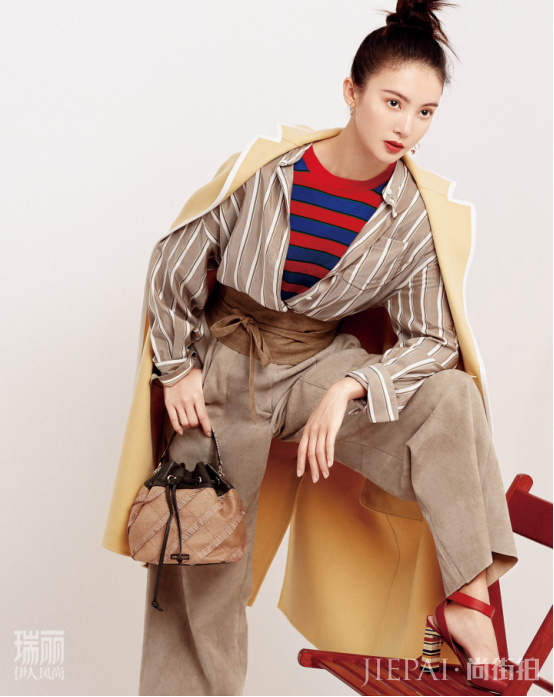 《瑞丽伊人风尚》金晨最新时尚大片 演绎多变海军风