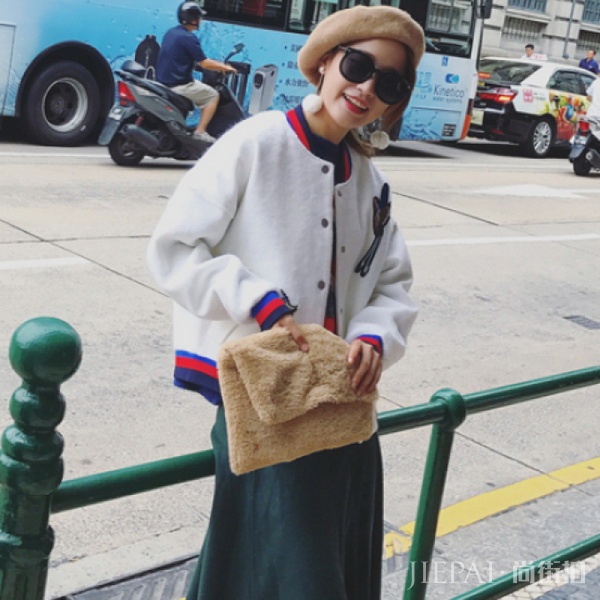 冬季夹克怎么穿?机车夹克娘走MAN新路线!