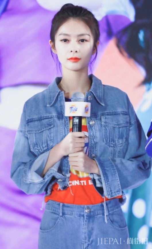 火箭少女傅菁的鞋简直了,只有点心那般大?没走几步鞋子会散架吧