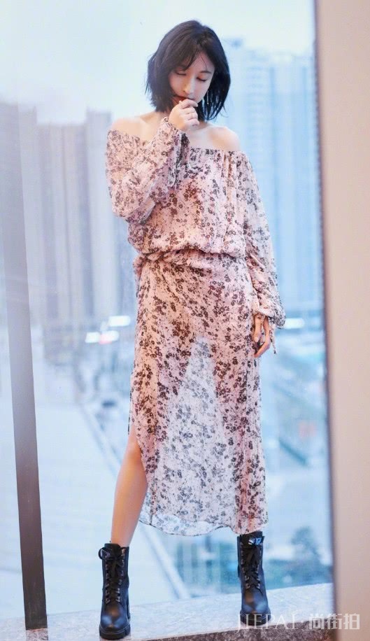 张俪将长裤扯成7分裤,另一条腿咋短了?