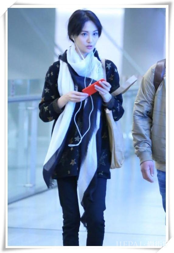 郑爽一家三口现机场!