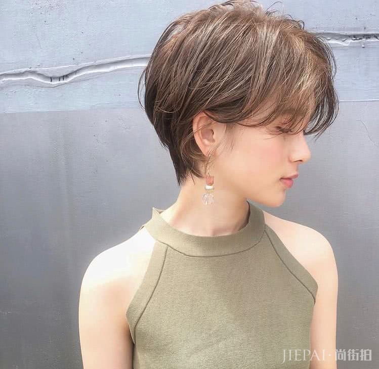 日本网站评选出的这5款巨显老发型