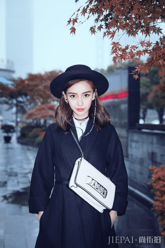 杨颖穿搭洋气大方,非常有女神气质
