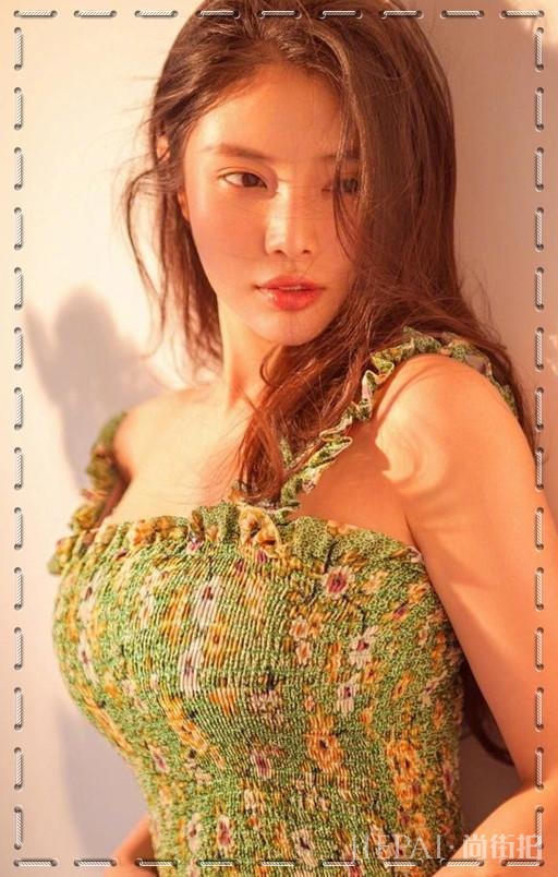 徐冬冬就算穿大V领也不露性感线,真羡慕她男友