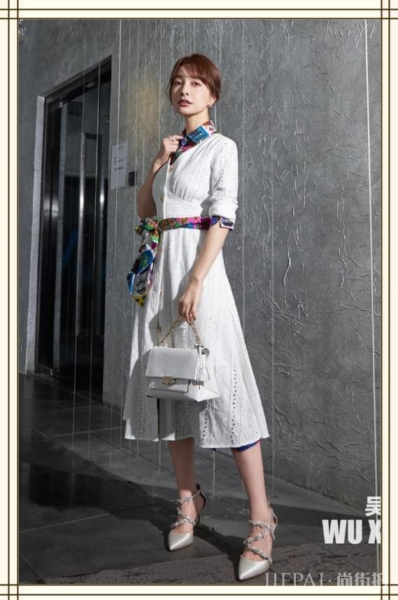 吴昕针织裙叠穿花衬衫文艺个性，穿出无尽高级感