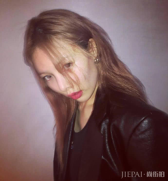 金泫雅ins超会穿,粉色穿搭少女感满满