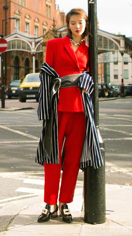 金晨的鞋子绕脚18圈,她却剪掉一大半?