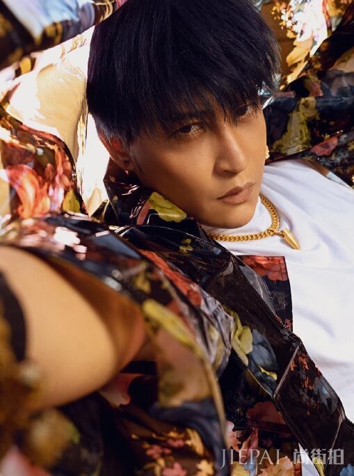 陈志朋完美驾驭“恨天高”!