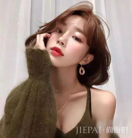 学韩国妹子给短发烫个波浪卷超洋气