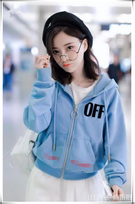 冯提莫卫衣配纱裙嫩成学生妹,这是小个子女生穿搭典范啊