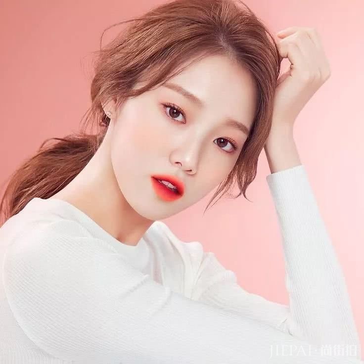 IU的“北冰洋妆” 最近火了…黄色腮红的风你跟吗?