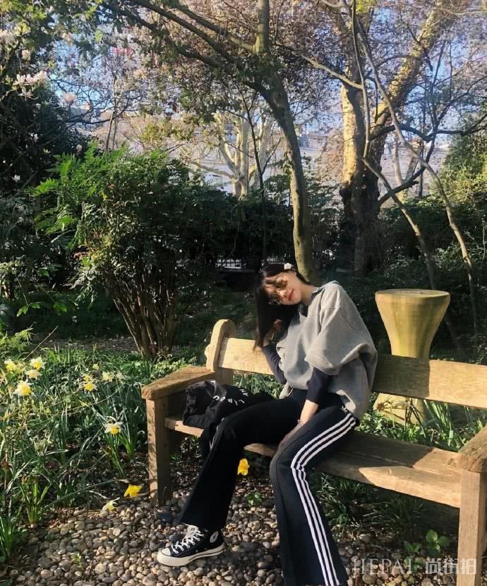 綦美合短袖卫衣加运动裤,这位千金美在哪?