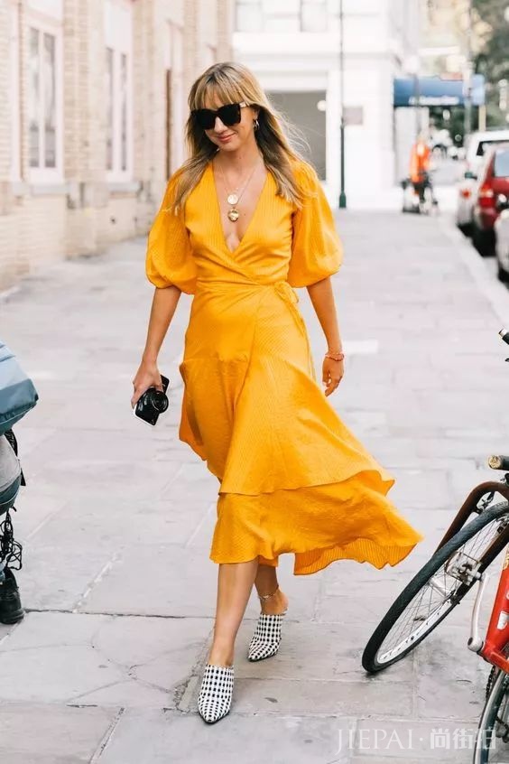 夏天穿什么颜色的衣服容易显白?这里有份超超超详细的攻略