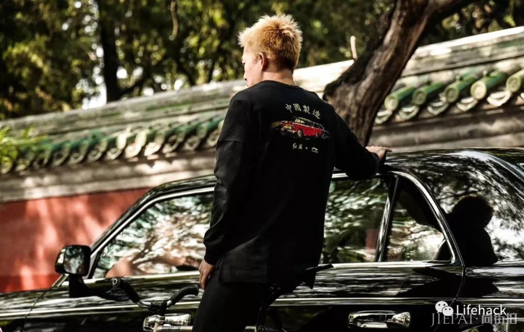 李宁和人民日报联名款,竟然有点好看