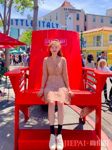 这个韩国女生太会穿衣，自带少女减龄感美的刚刚好