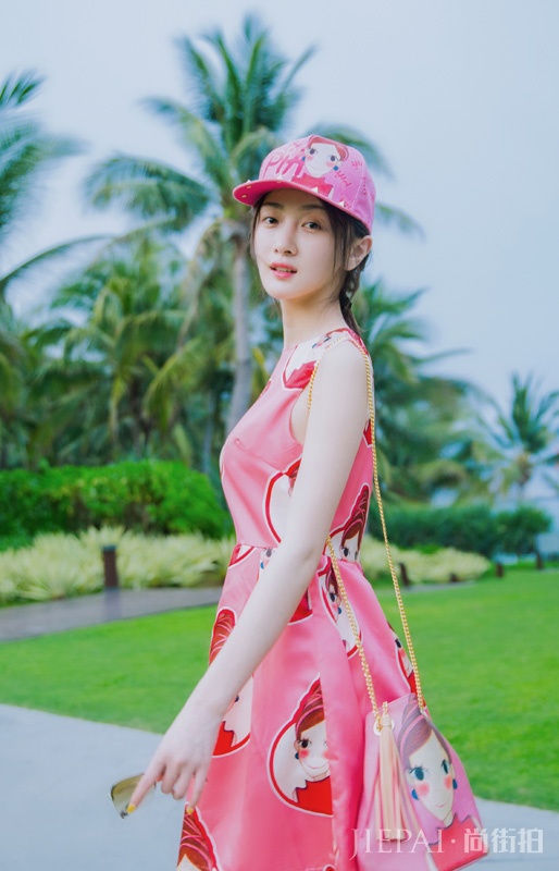 刘美旗夏日小清新写真曝光 萌气十足有点甜