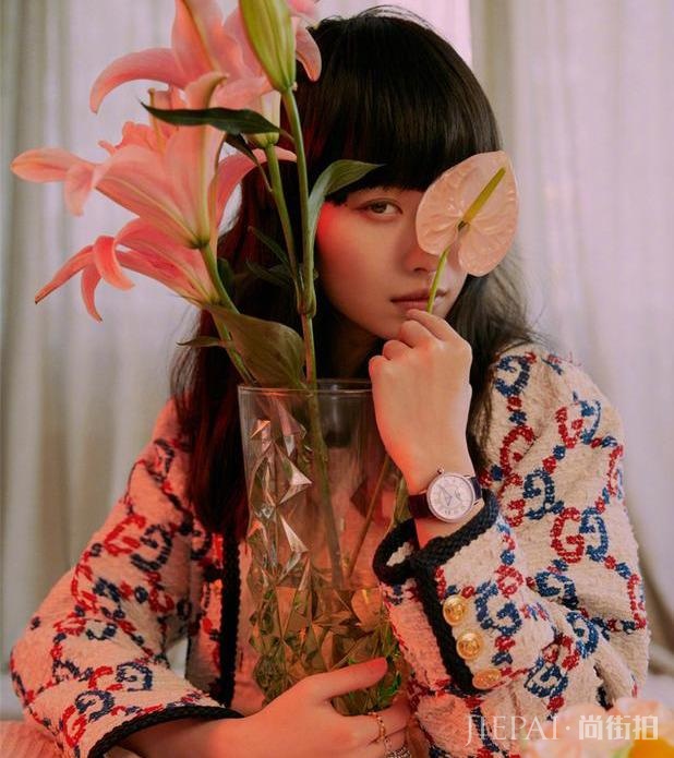 当倪妮有了刘海,鲶鱼脸长相得到修正撞脸日本女星小松菜奈!