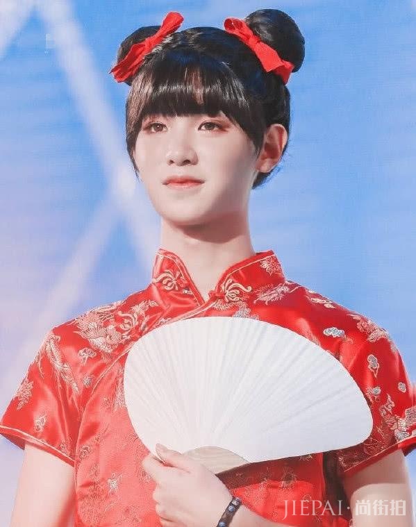 穿红旗袍最美明星,程潇只是第三名,看到第一被惊艳到