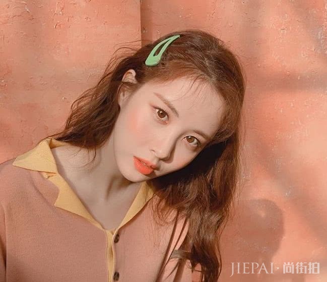 头发这样夹，比扎马尾好看！夏天造型了解下！