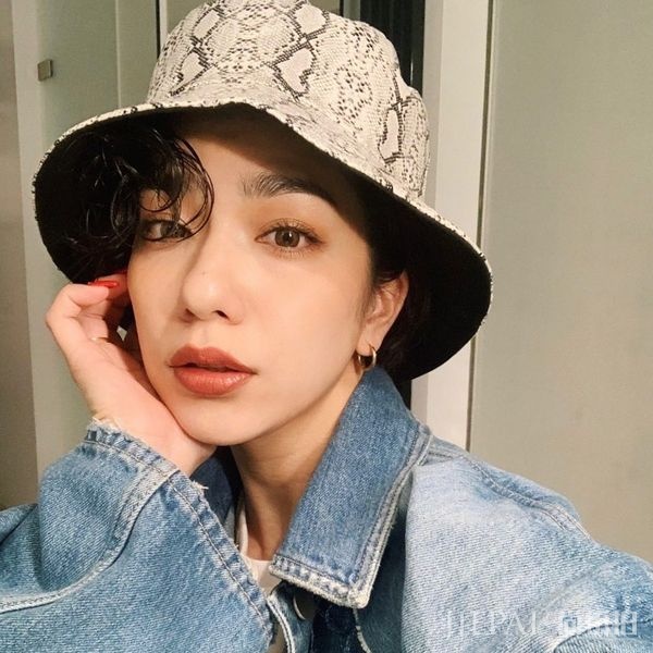 日本模特&DJ Una Kinoco私照合辑:华丽丽的街头混搭风格腔调足!