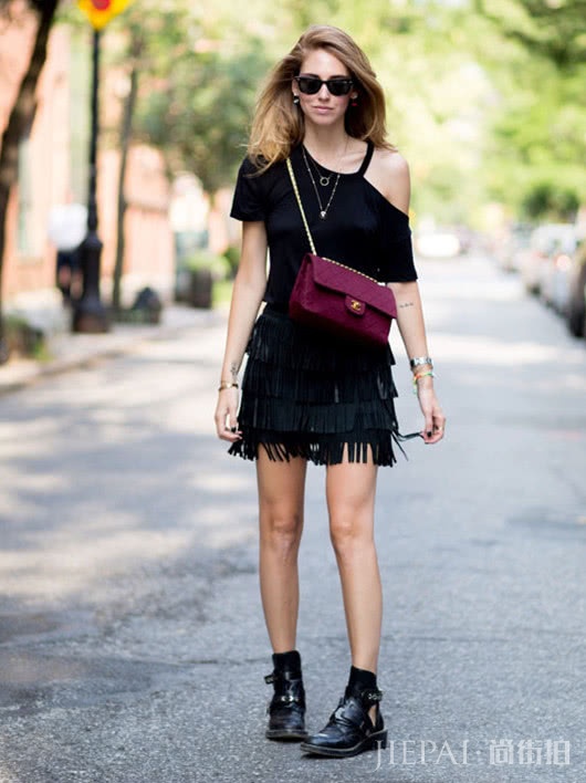 夏天,穿一件流苏裙让你翩翩起舞,搭出你的优雅美丽风情