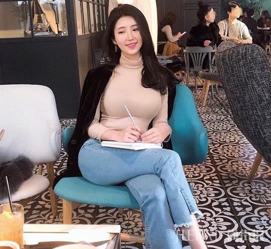 108斤的健身女神，回应无腹肌说法：微胖有什么不好？