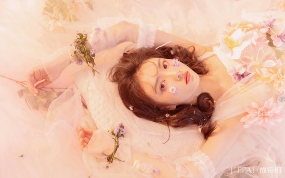 粉色公主系美女梦幻清纯香艳长裙诱人写真