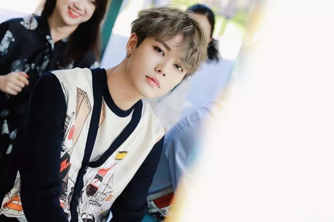 男装周上90后吴亦凡林彦俊 PK 80后彭于晏朱亚文