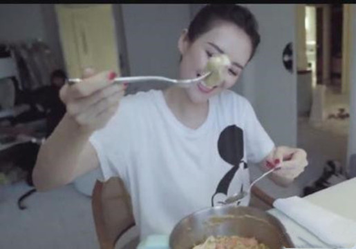 章子怡保持身材的秘密武器曝光,每次去戛纳必吃它,一次只吃四口