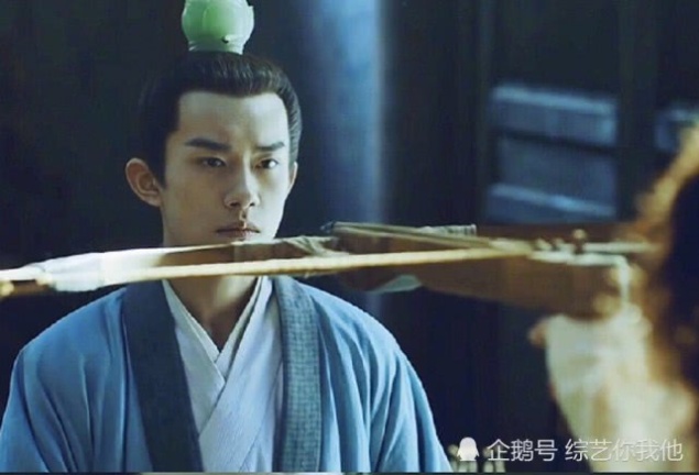 易烊千玺演技还可以,但这方面却是短板,对比雷佳音有差距