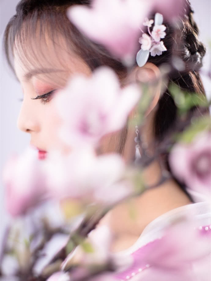 杨超越古装造型又上线，只是配色不同，居然还能美出新高度