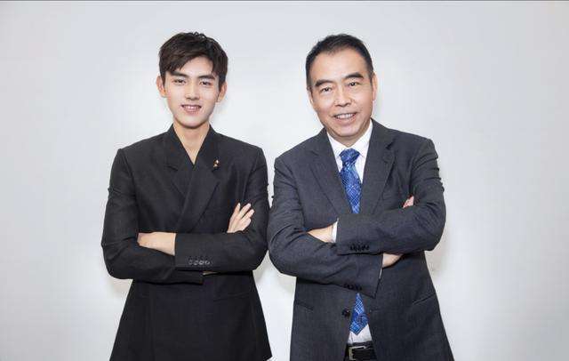 差别对待？同为陈凯歌之子，一个当明星风光无限，一个却路人不识