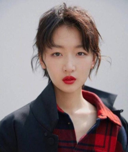 周冬雨和易烊千玺竟然剪了情侣发型!这个发型要火了,太惊艳了