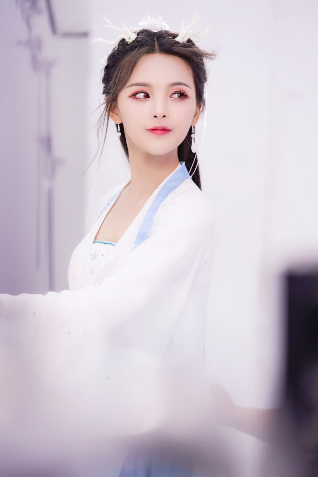 杨超越古装造型又上线，只是配色不同，居然还能美出新高度