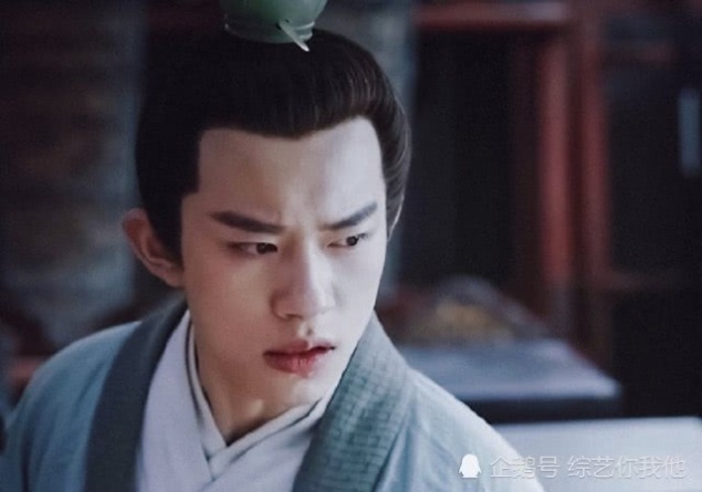 易烊千玺演技还可以,但这方面却是短板,对比雷佳音有差距