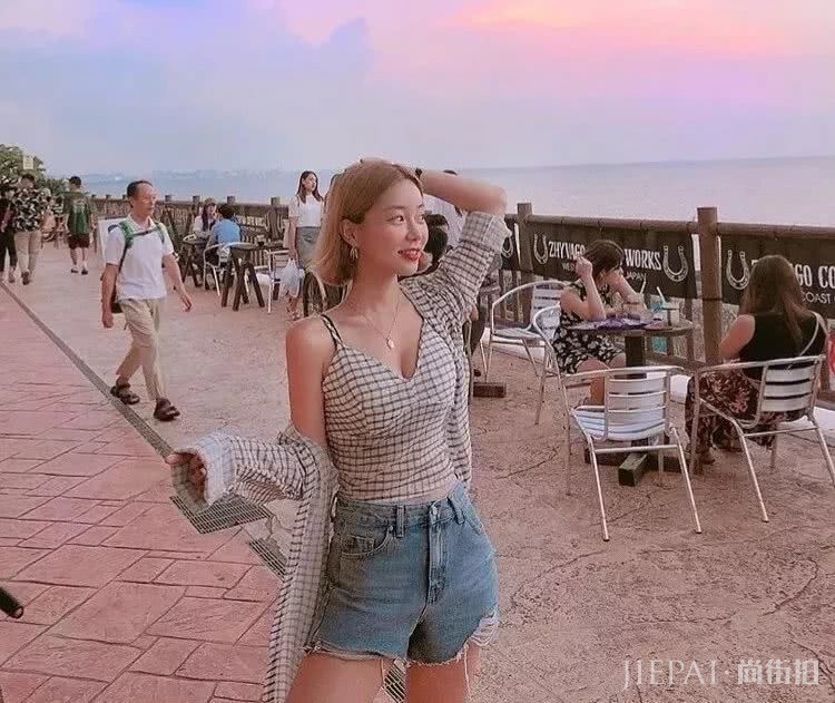 短上衣搭配高腰下装显瘦5斤显高10公分