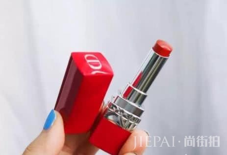 哪个牌子简直是黄皮的亲妈！涂了皮肤立马白了两个度，超级抬气色