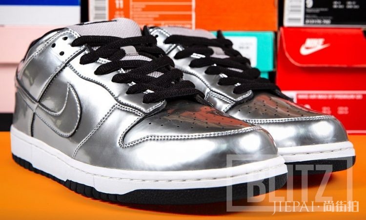 太阳花改作液态银!?De La Soul x Nike Dunk SB Low未市售版本现世!