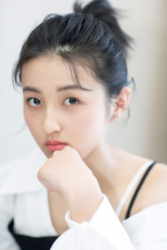 张子枫盛装打扮美出新高,不愧是中国的山口百惠