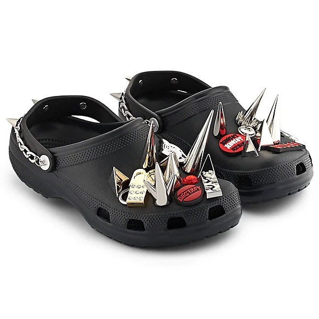 丑拖鞋变朋克!?Barneys x Crocs突然叛逆一下!