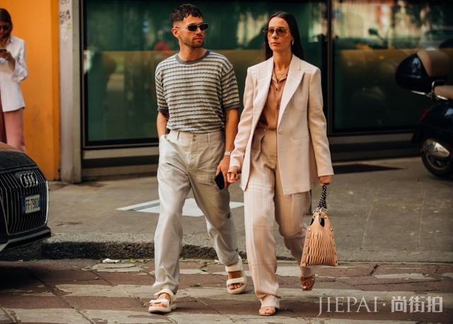 2020男装周场外街拍:女生穿男装,男人穿女装将是常态