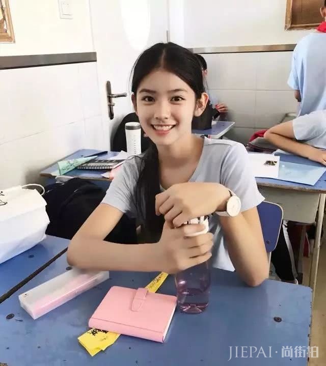 被称为“小章子怡”的她因合作王凯爆红,小小年纪就已是老戏骨