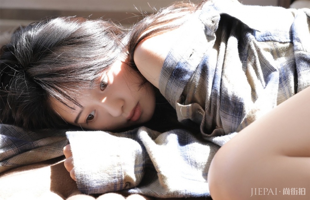 穿格子衬衫的美女图片内衣诱惑私房可爱性感写真