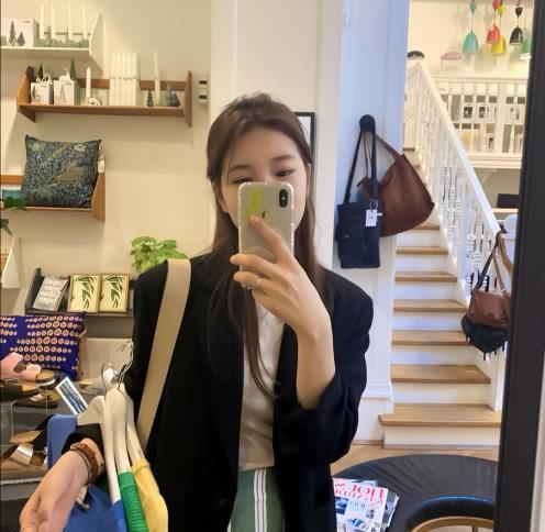 女神秀智私服搭配简约时尚又大气,值得女生们学习借鉴