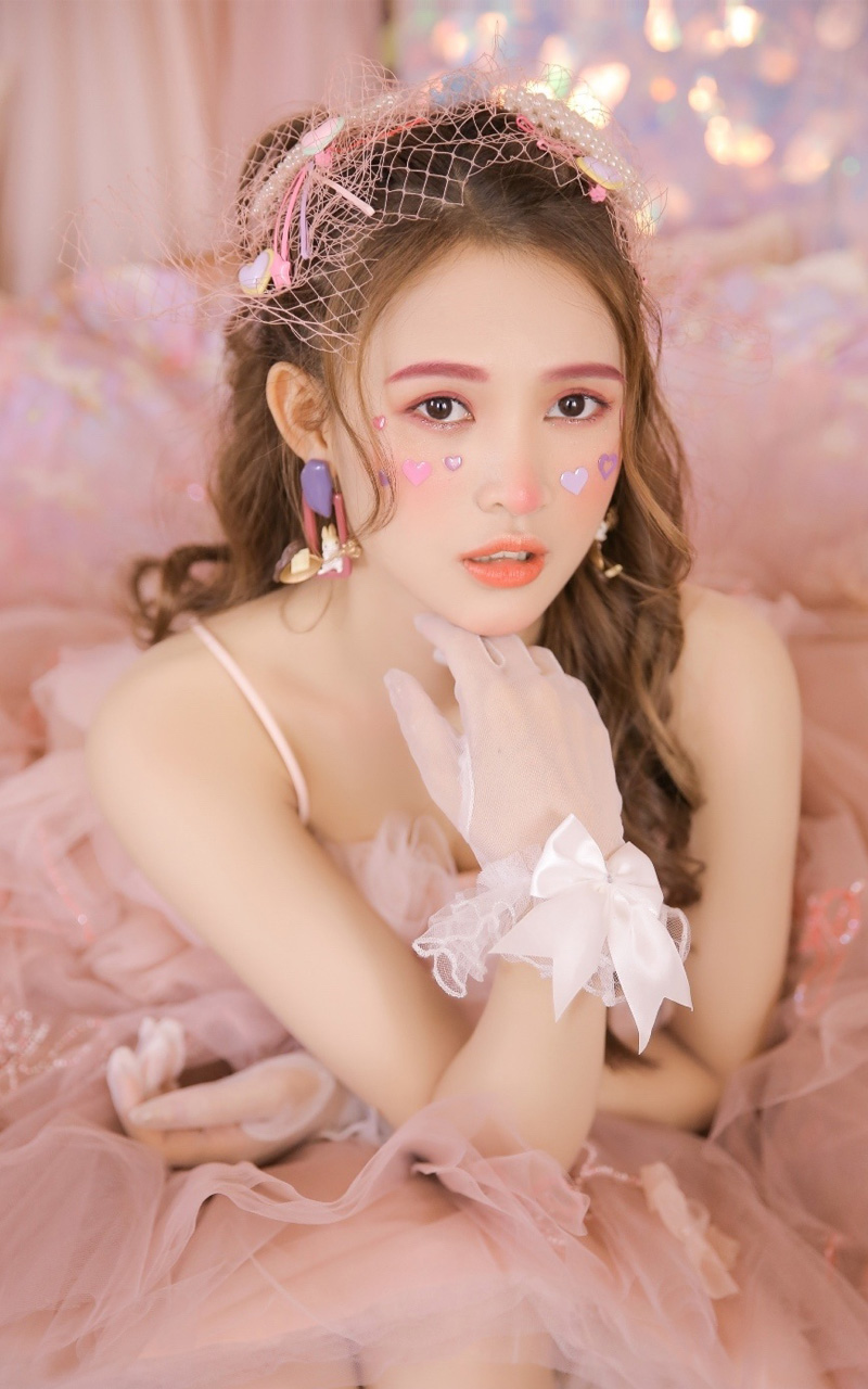 粉色蕾丝装性感美女诱惑唯美可爱风格写真图片集