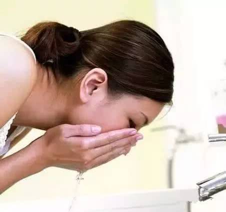 女人这样洗脸,皮肤越洗越嫩