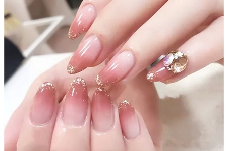 显手白的裸色美甲,网红细边法式款式图片