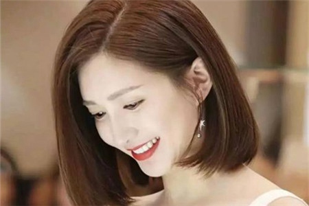 今天秋天流行的三个显白发色,让女性白成一道光