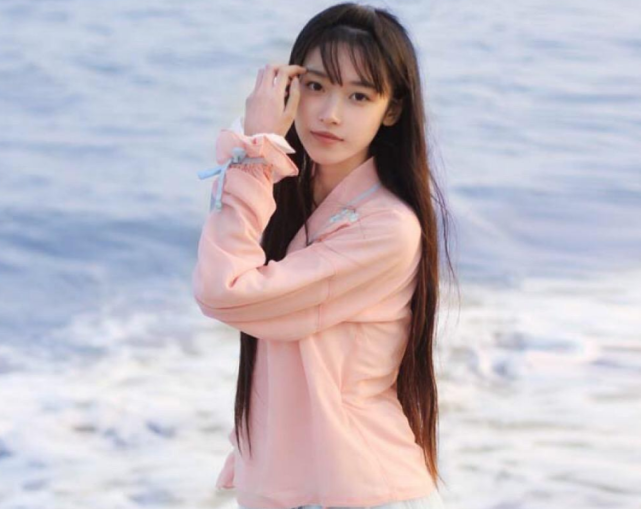 半藏森林很漂亮？那你是没见过她未修过的视频：刘阳视力“真差”