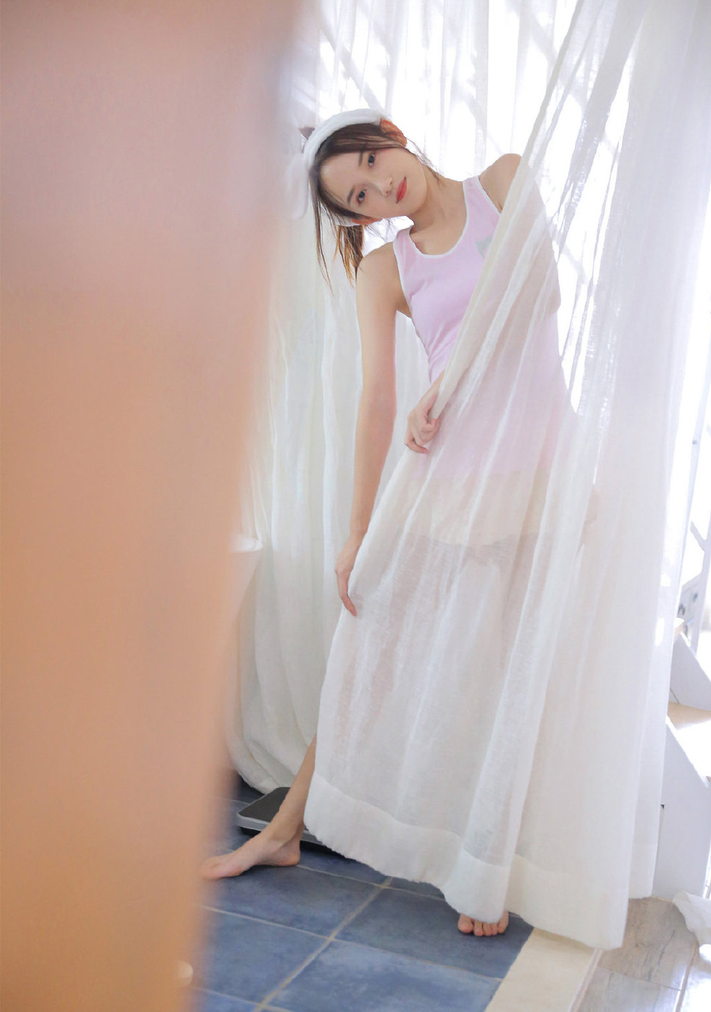 性感浴室少女诱人美腿写真图片